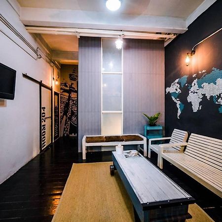 Zeds Hostel Бангкок Экстерьер фото