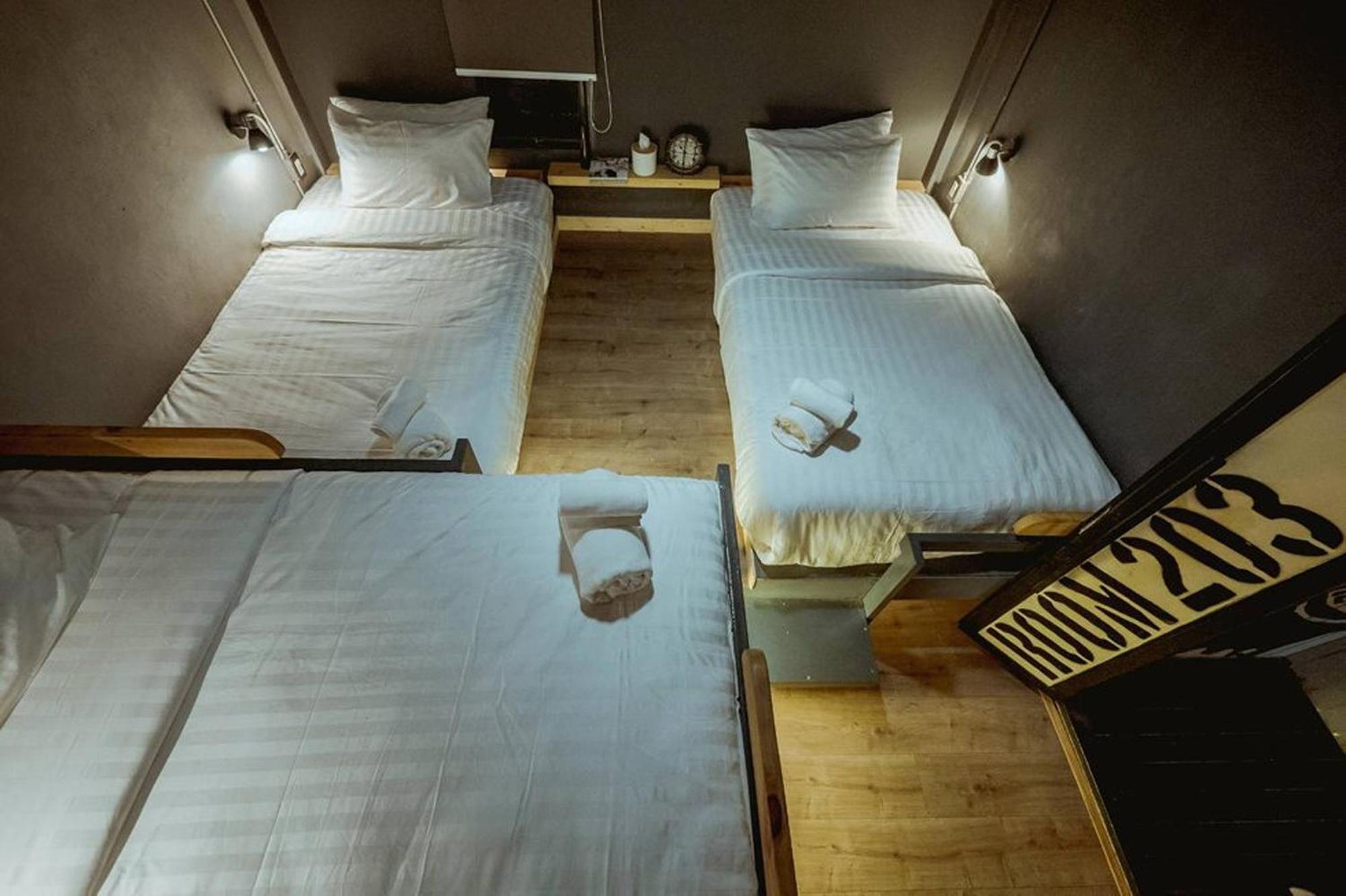 Zeds Hostel Бангкок Экстерьер фото