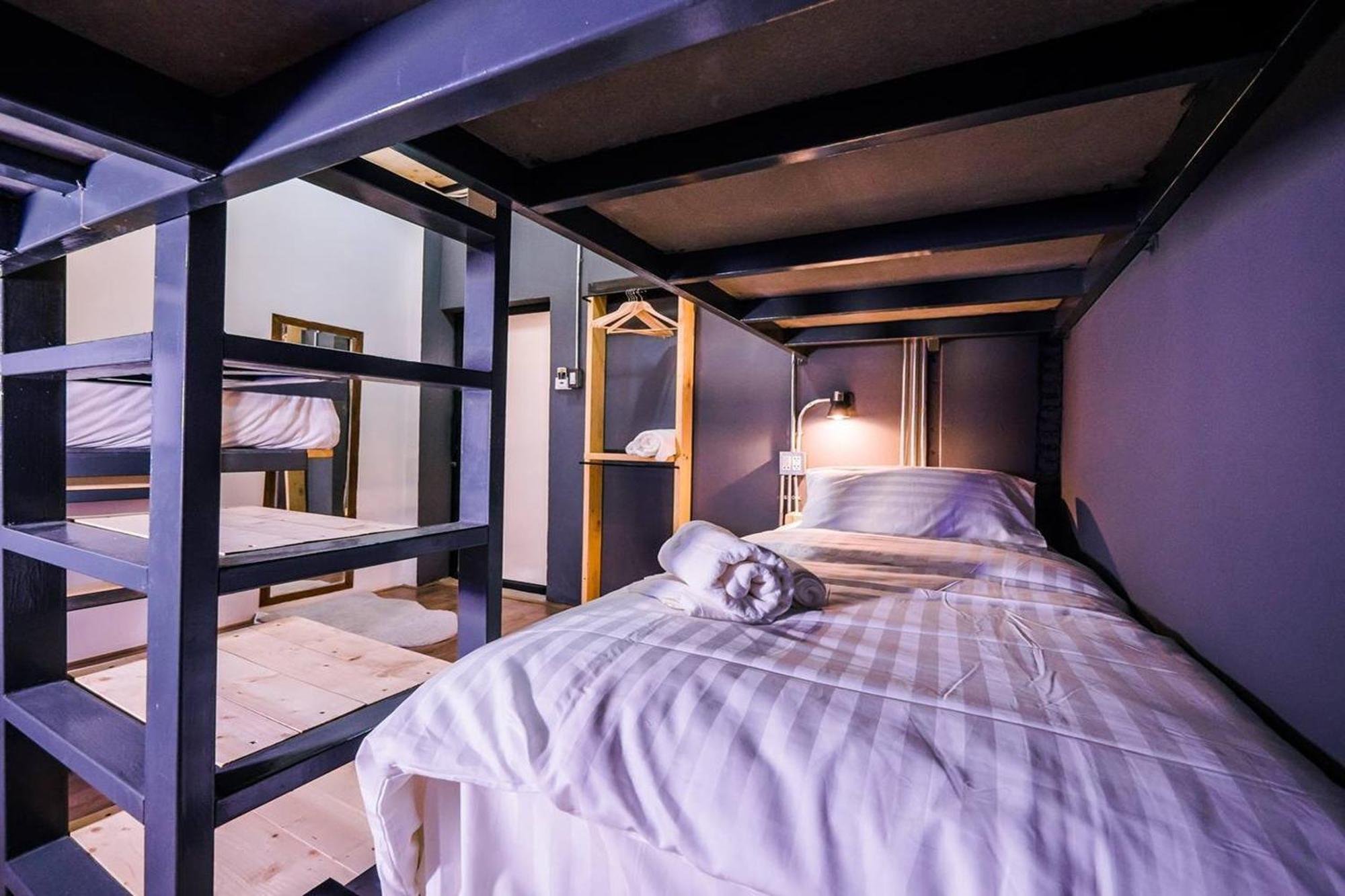 Zeds Hostel Бангкок Экстерьер фото