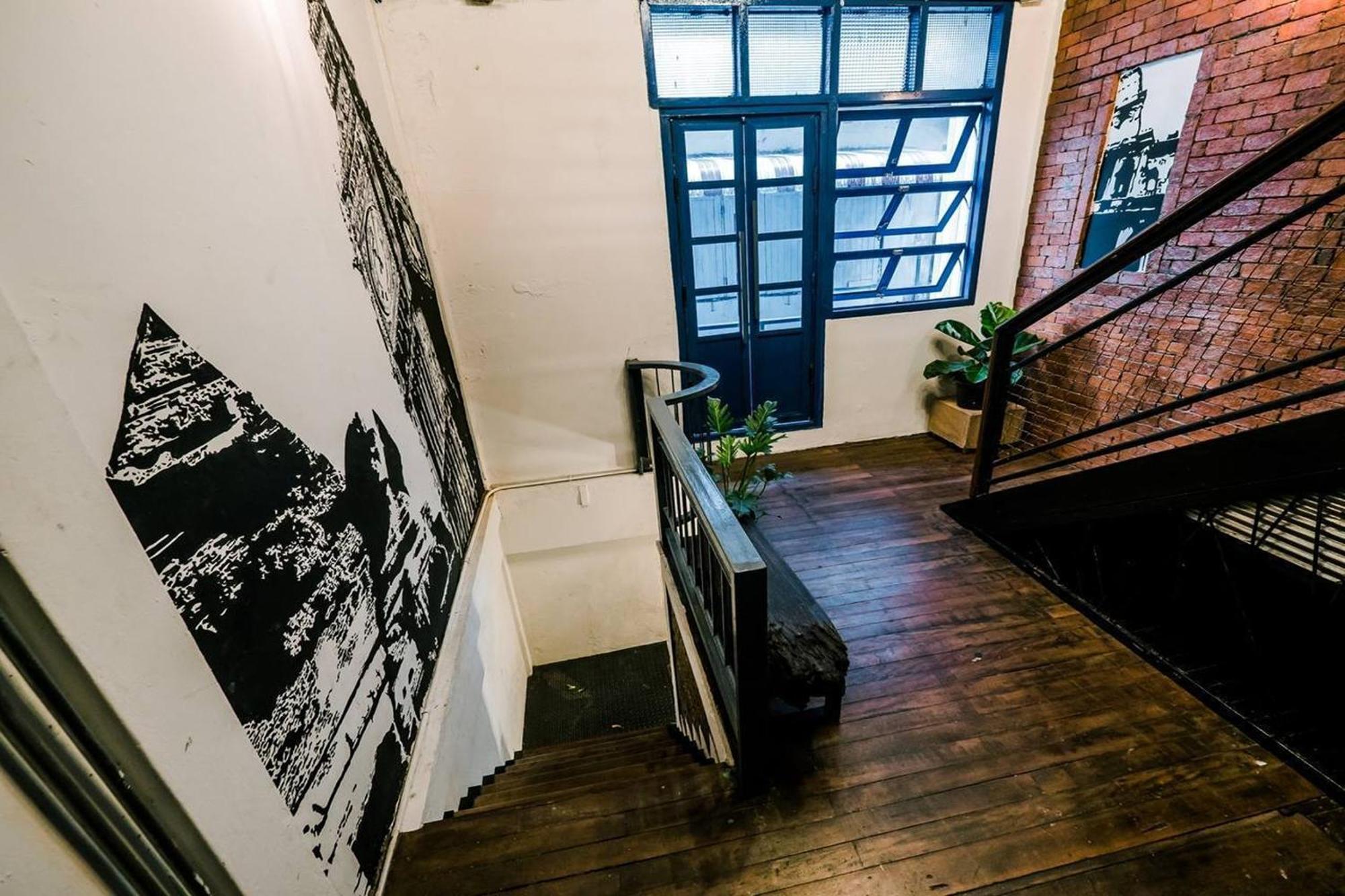 Zeds Hostel Бангкок Экстерьер фото
