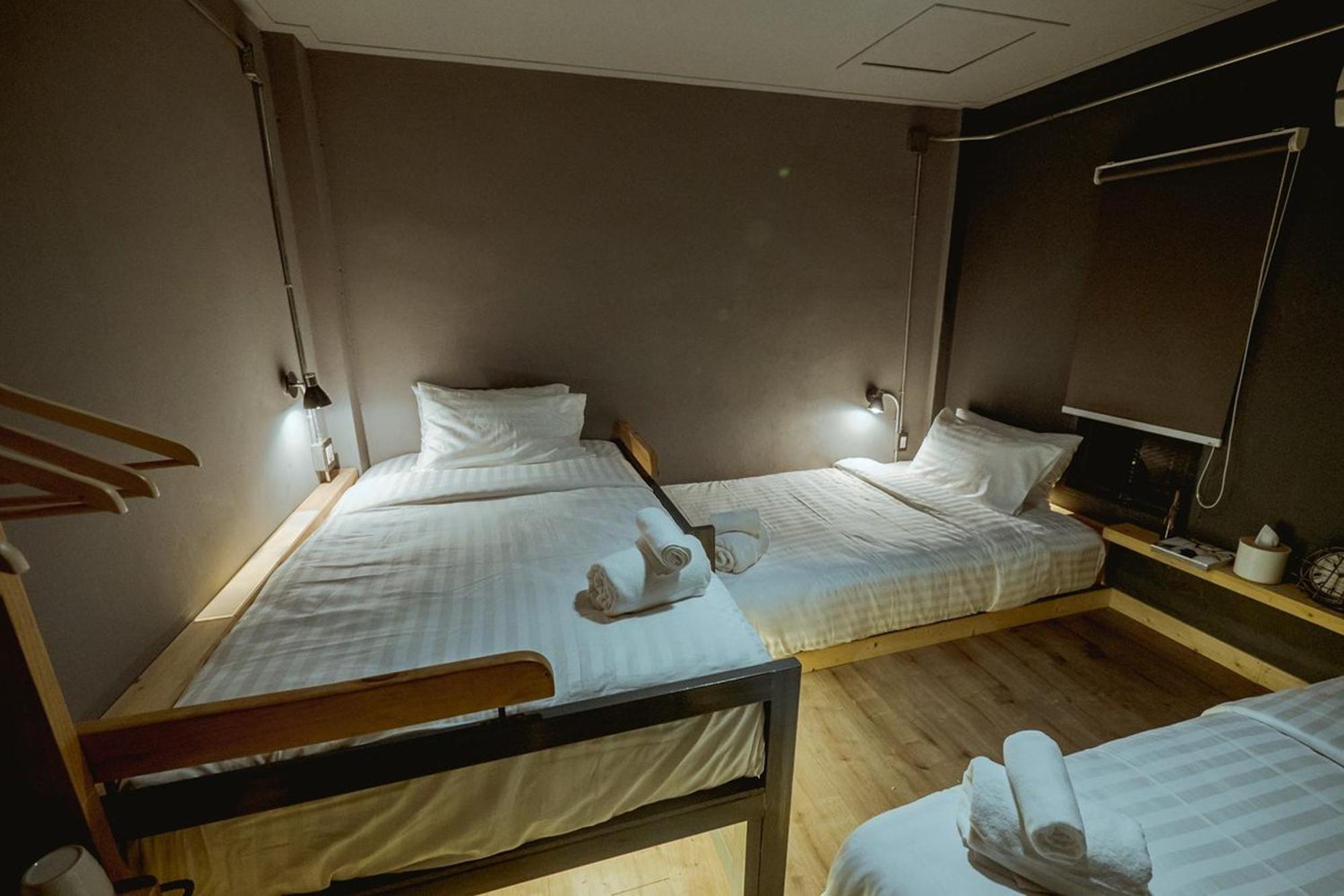 Zeds Hostel Бангкок Экстерьер фото