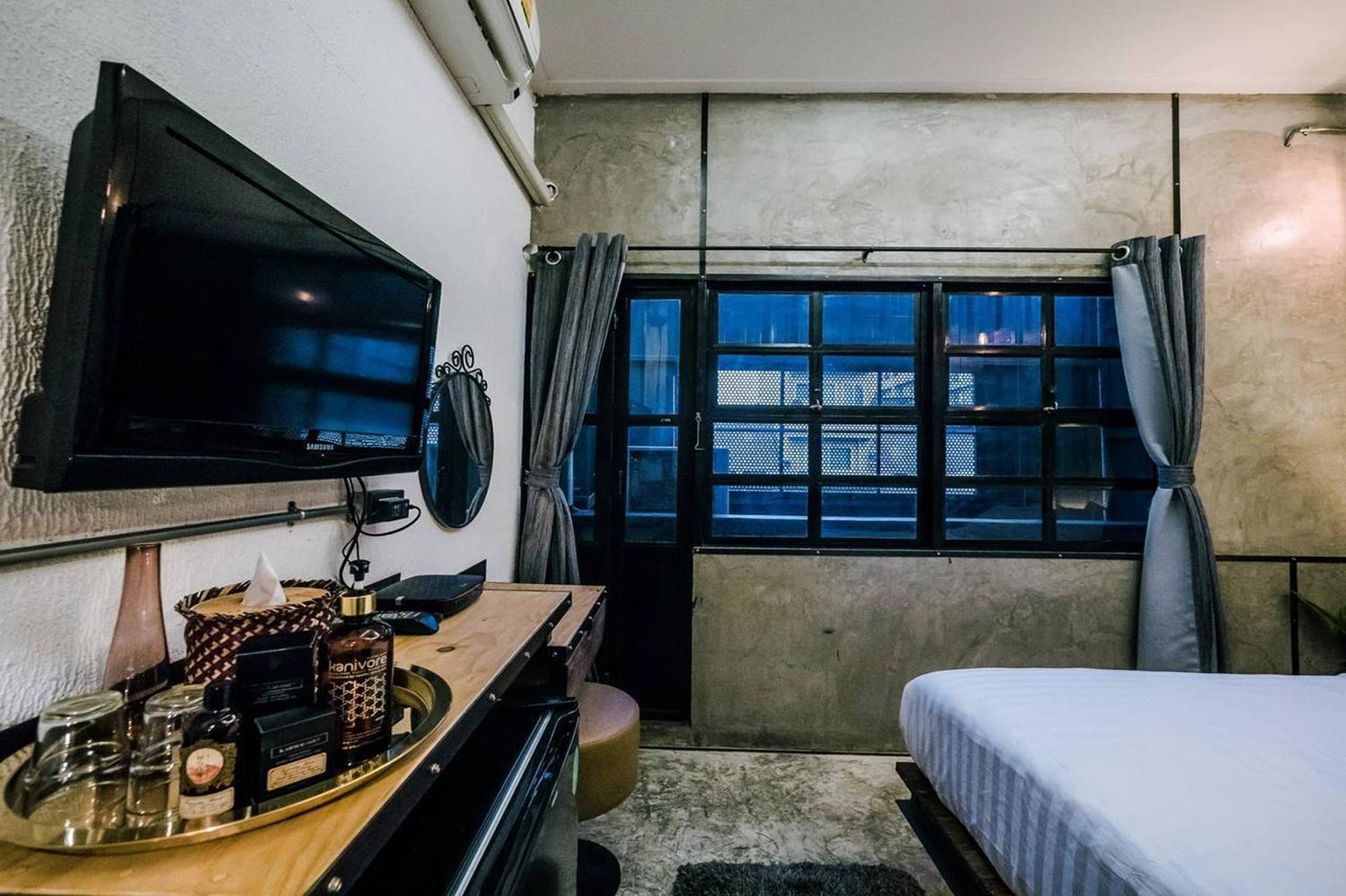 Zeds Hostel Бангкок Экстерьер фото