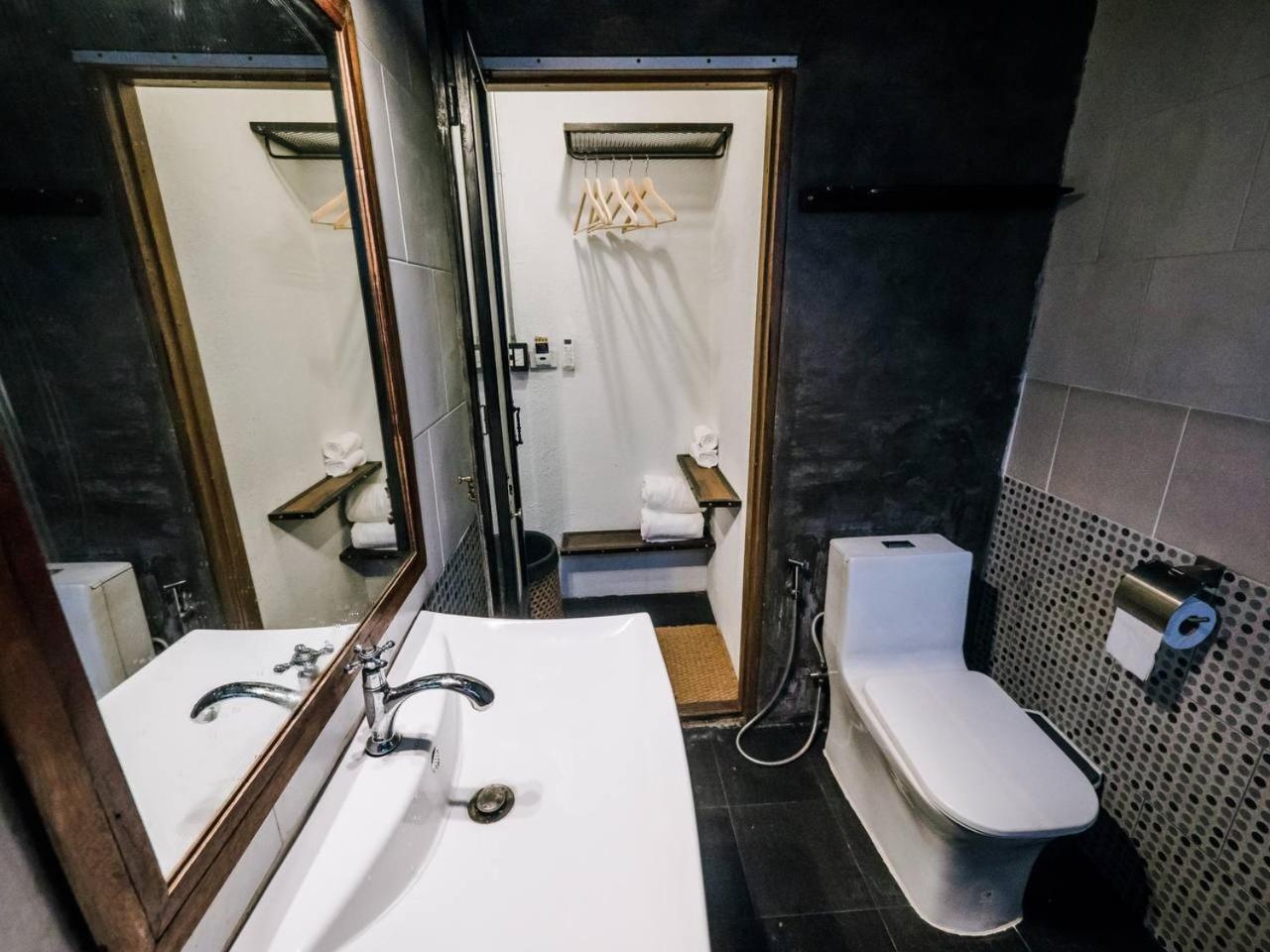Zeds Hostel Бангкок Экстерьер фото