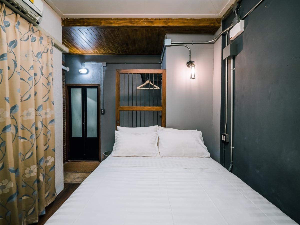 Zeds Hostel Бангкок Экстерьер фото