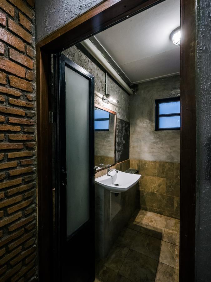 Zeds Hostel Бангкок Экстерьер фото