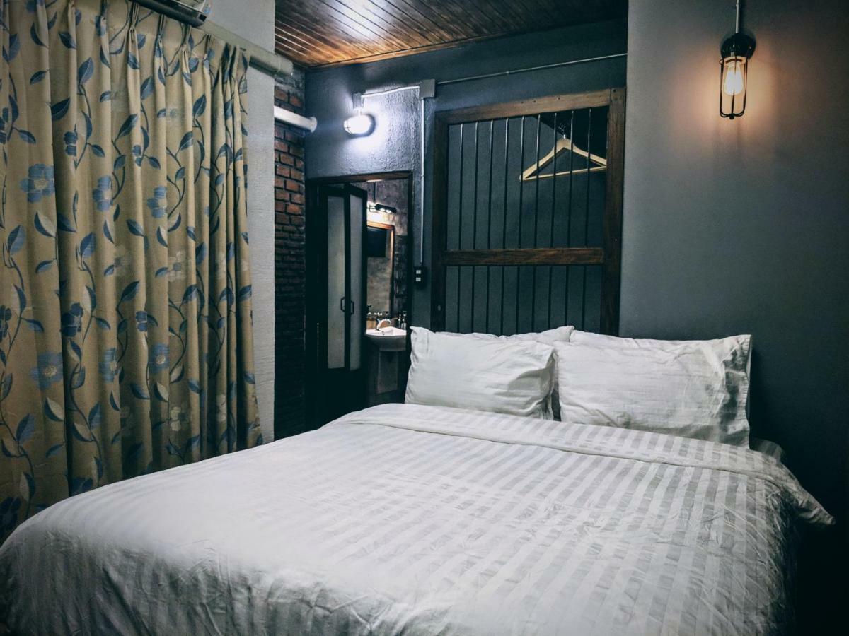 Zeds Hostel Бангкок Экстерьер фото