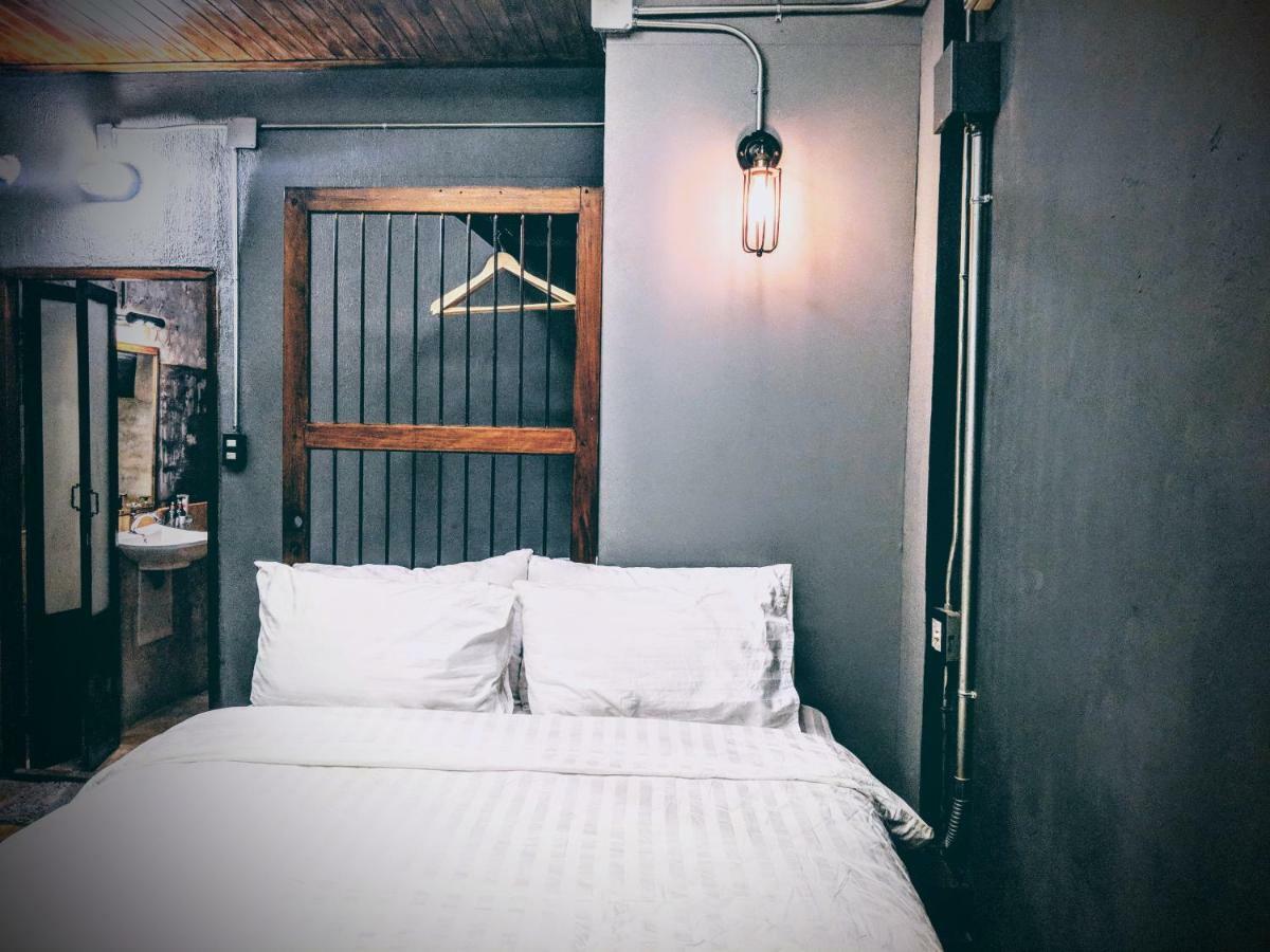 Zeds Hostel Бангкок Экстерьер фото